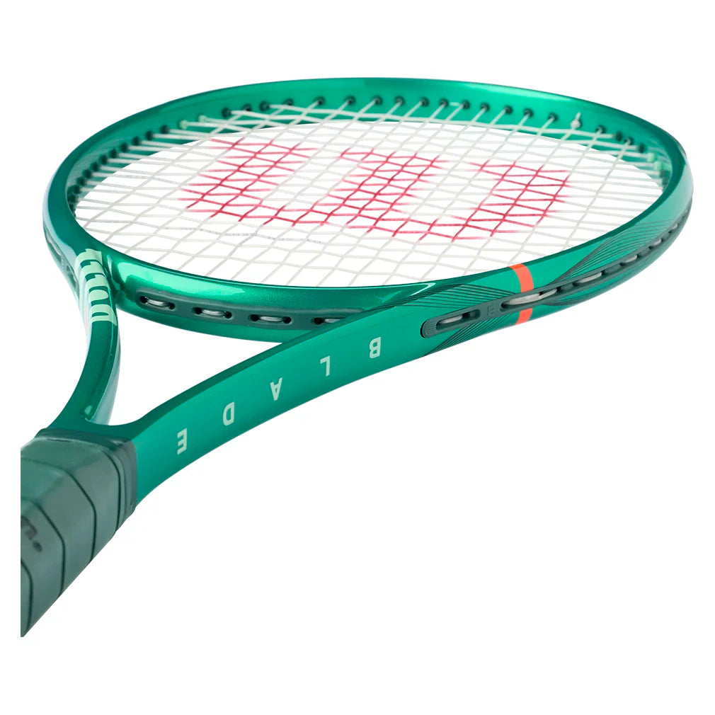 Wilson Blade 98 16x19 V10 Tennis Racket