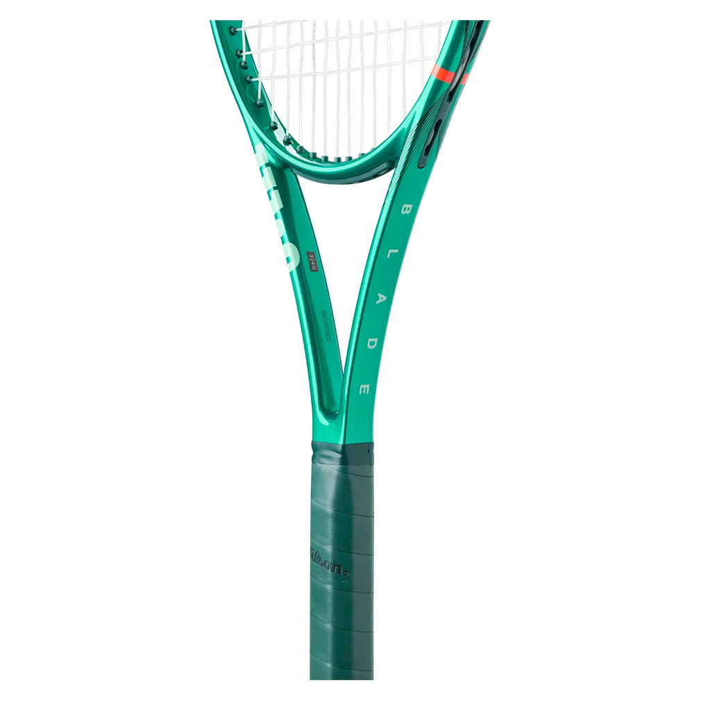 Wilson Blade 98 16x19 V10 Tennis Racket