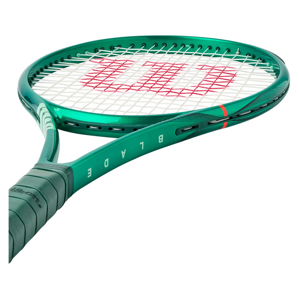 Wilson Blade 100 V10 Tennis Racket